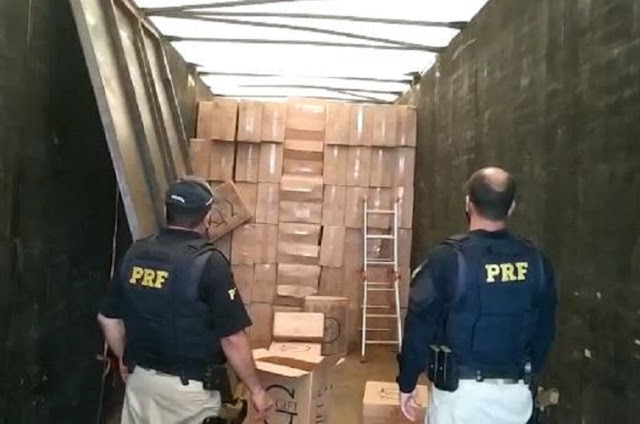 O condutor, de 40 anos, foi preso, encaminhado para Delegacia de Polícia Judiciária e deverá responder criminalmente por contrabando (Foto: Reprodução)