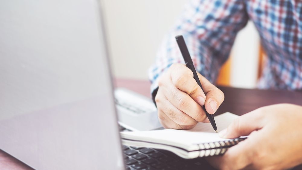 A lista oficial é divulgada pela banca examinadora do certame (Foto: Shutterstock)