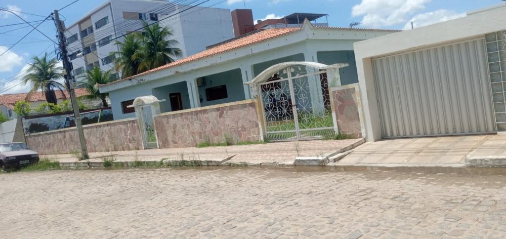 Capes Infantil de Sousa é alvo de denúncia após sujeira e matos (Foto: Divulgação)