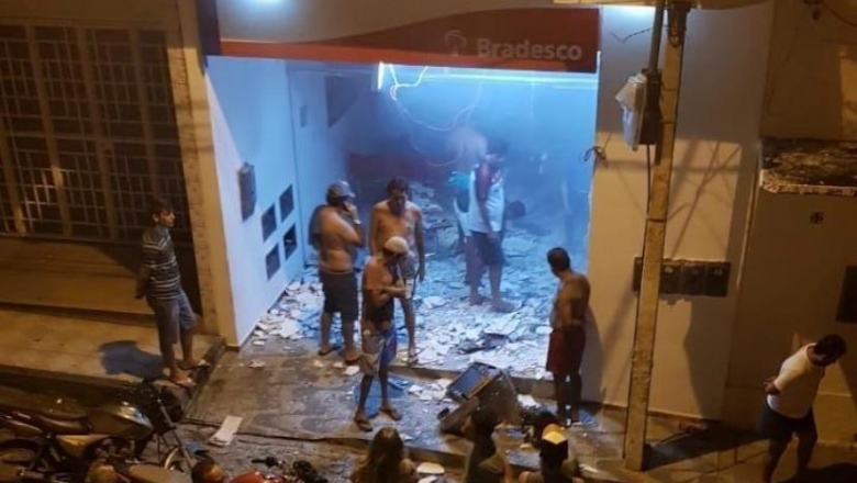 Assaltantes explodiram duas agências bancárias de Nazarezinho. (Foto: Reprodução).