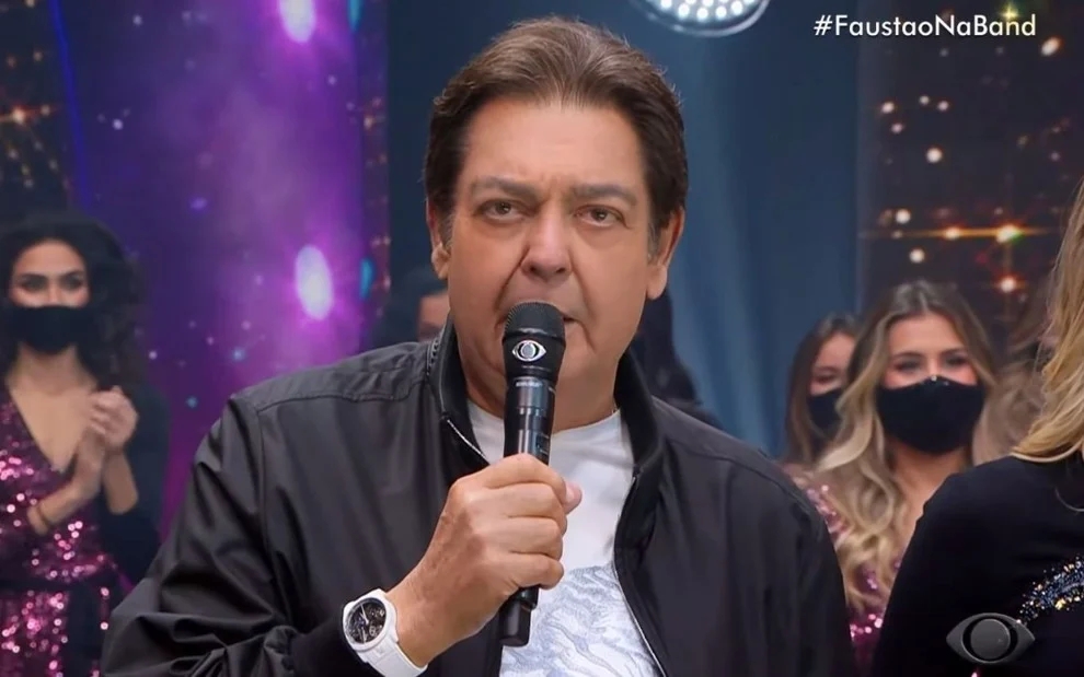 Fausto Silva em seu programa na Band; com Covid-19, apresentador segue afastado da emissora (Foto: Reprodução/Band)
