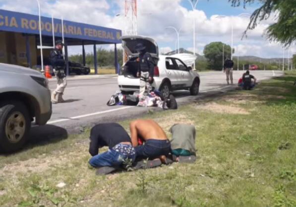 Cinco pessoas suspeitas de cometerem crimes na região de Catolé do Rocha são presas pela DRACO e PRF no sertão da PB