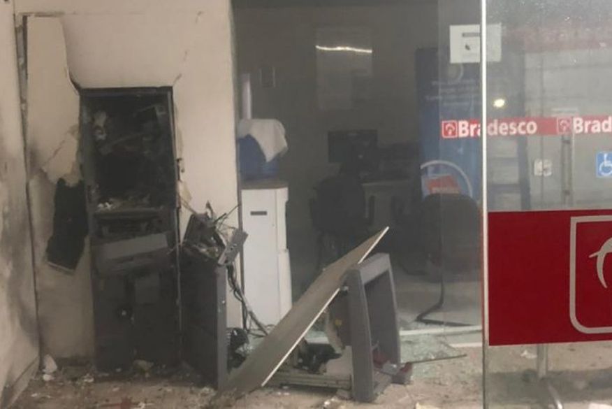 Bando conseguiu fugir, mas não se sabe quanto dinheiro foi levado (Foto: Reprodução).
