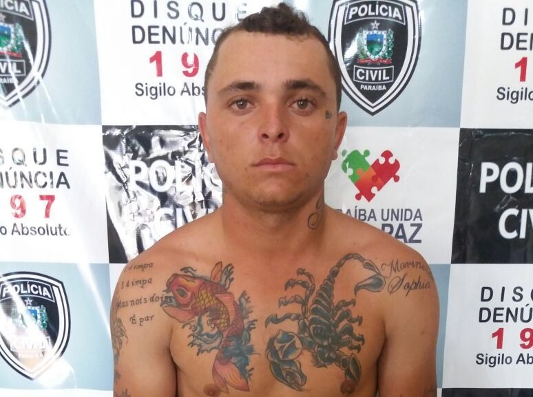 A ação policial está em andamento com o objetivo de apreender objetos ilícitos ou efetuar prisões de mais pessoas (Foto: Reprodução)