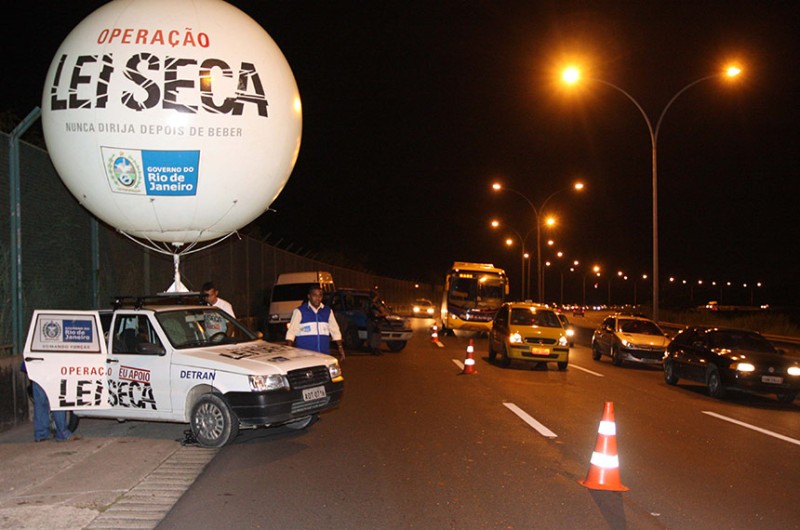 Blitz no Rio, em 2020: proposta prevê suspensão do direito de dirigir até término do processo - Reprodução/Site Hunf