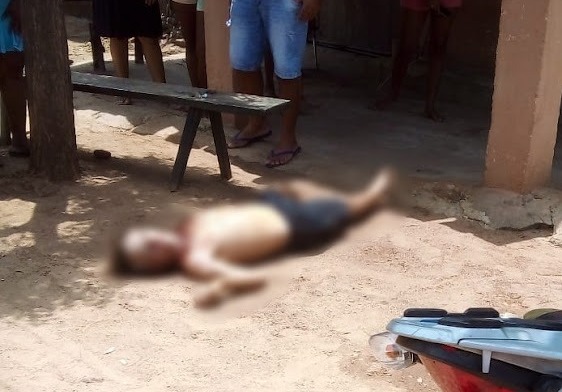 A área do crime foi isolada pela Polícia Militar, até a chegada dos peritos da Polícia Civil (Foto: Reprodução)