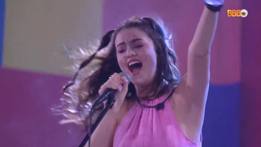 BBB 22: Eslovênia canta na festa do líder Tiago Abravanel (Imagem: Reprodução/Globoplay)