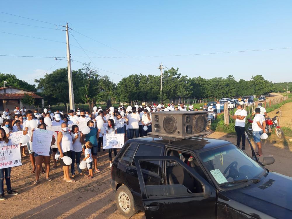 Familiares e comunidade realizam caminhada clamando por Justiça em virtude da morte de jovem em Aparecida