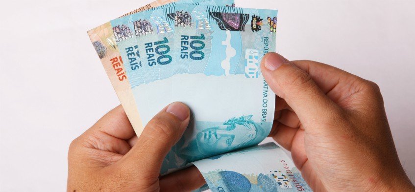Parcelas que ficarem em aberto serão cobradas sem juros depois do período de calamidade para servidores do estado. (Foto: Reprodução).