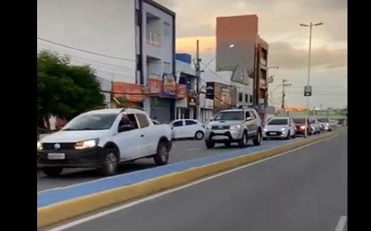 Comerciantes realizam protesto contra o fechamento do comercio de Sousa. (Foto: Reprodução).
