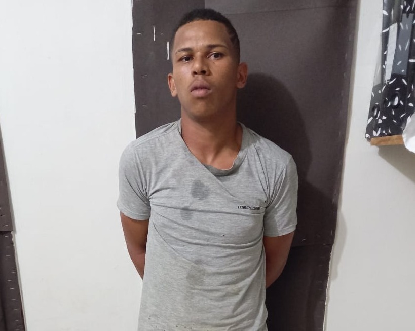 Com o suspeito, foi encontrado uma caixa de som, duas bicicletas e outros objetos (Foto: Reprodução)