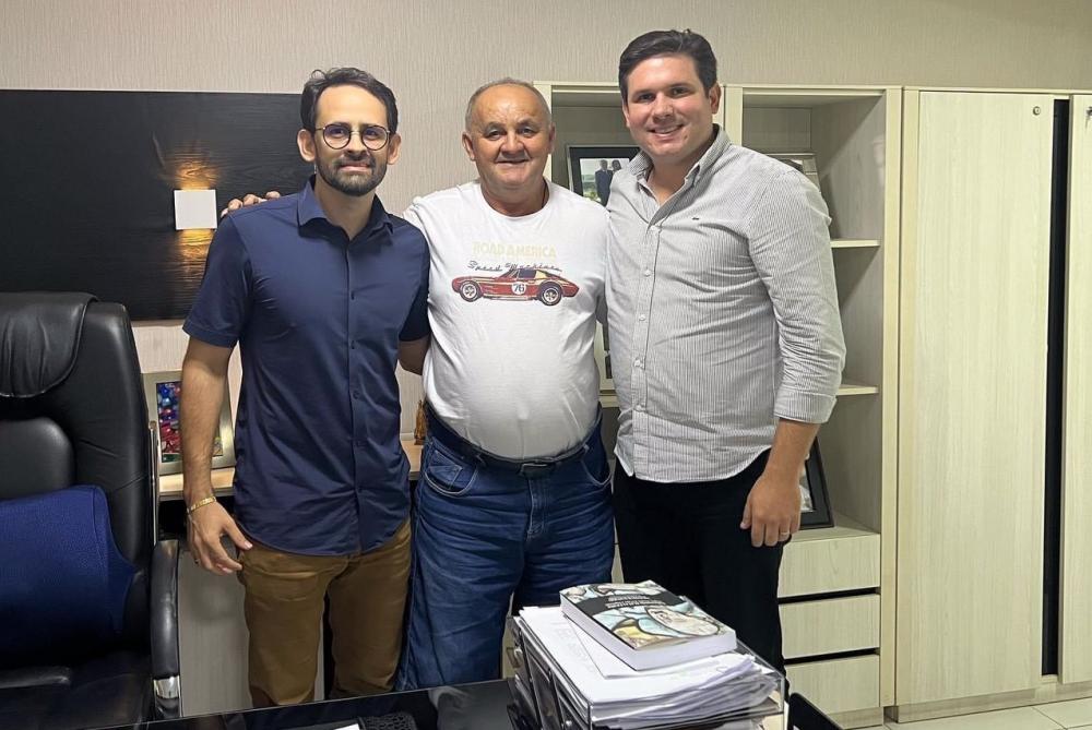 O Dr. Athaide ainda antecipou que vem grandes novidades por ai, que a visita foi muito proveitosa e que o município e seu povo só tem a ganhar com essa escolha. (Foto: Reprodução).