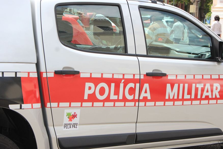 A PM deu cumprimento a um Mandado de Prisão, contra R.D.S. (25 anos)