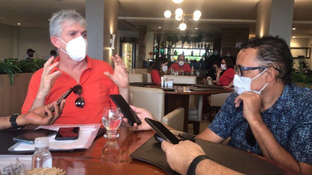 Ricardo Coutinho diz que Cícero Lucena “manda” em João Azevêdo, acusa governador de aliviar as restrições da covid para a família do prefeito ganhar dinheiro e dispara: “semelhança total”
