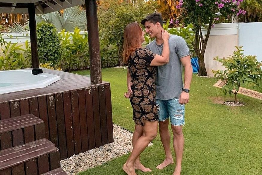 Tiago Ramos e Nadine continuam juntos (Foto: Reprodução).