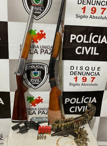 O responsável pelas armas não foi localizado no momento das buscas. (Foto: Reprodução).