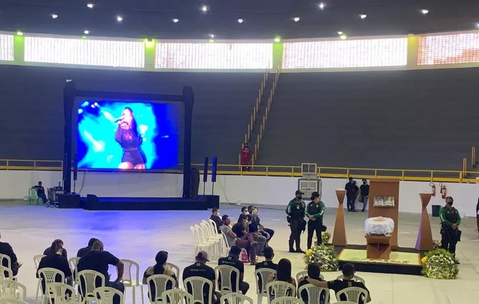 Corpo de Paulinha Abelha é velado em cerimônia aberta ao público — Foto: Kedma Ferr/TV Sergipe