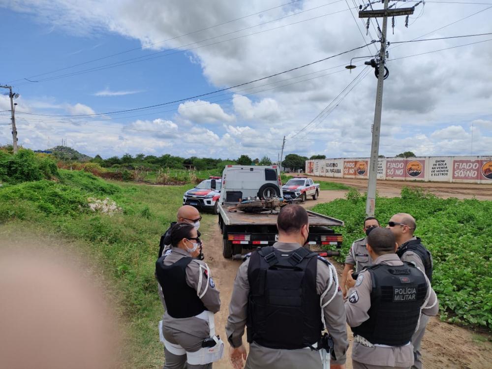 A motocicleta foi rebocada à delegacia de Polícia Civil para serem realizados os procedimentos necessários, sendo posteriormente a moto devolvida ao proprietário legítimo (Foto: Reprodução)