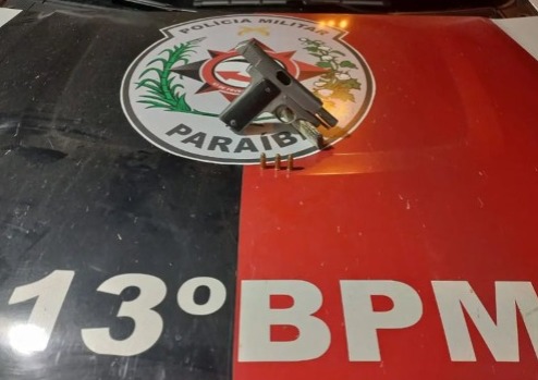 O suspeito confirmou que a arma era sua, sendo ele em seguida conduzido à delegacia de Polícia Civil (Foto: Reprodução)