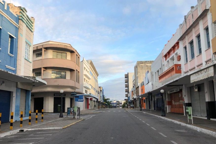 Vários aparelhos celulares foram roubados e a estimativa é que o prejuízo seja de R$ 15 mil (Foto: Reprodução)
