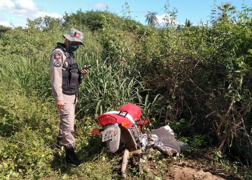 PM recupera motocicleta roubada em Sousa. (Foto: Divulgação).