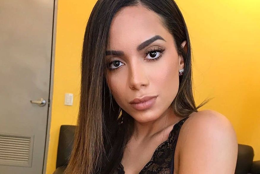 Seguindo o tom de brincadeira, a cantora ainda cita boatos de que teria ficado com o empresário Gabriel Davi. (Foto: Reprodução)
