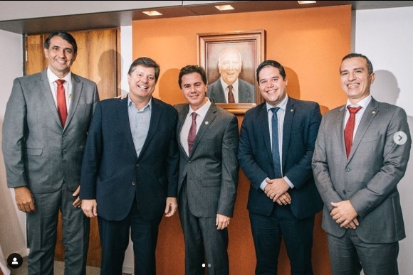 André Gadelha participa de reunião ao lado do presidente nacional do MDB e do senador Veneziano, em Brasília