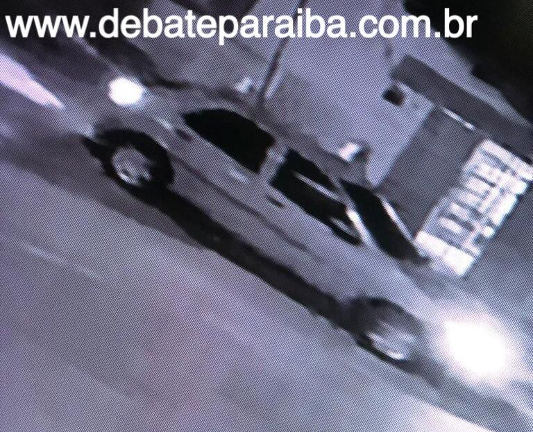 Vídeo: Criminosos armados promovem ameaças e praticam roubo em residência no município de Sousa; câmeras de segurança registraram a ação