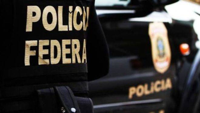 Em uma das operações, denominada Antídoto, a PF cumpre seis mandados de busca e apreensão para investigar contratações feitas pela Secretaria de Saúde do Recife (Foto: Reprodução).
