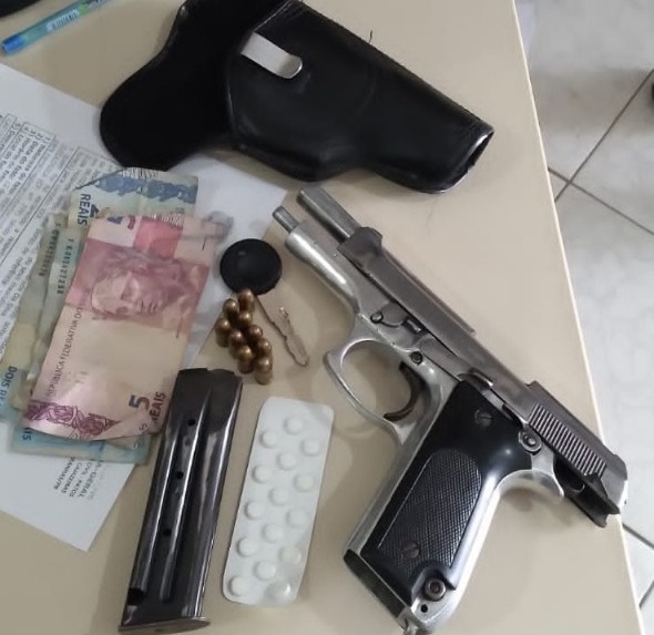 Albergado é preso pela Polícia Militar com pistola, após perseguição no município de São José de Piranhas