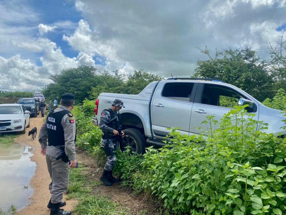 Diligências continuam com o intuito de prender os acusados de praticarem o assalto (Foto: Reprodução)