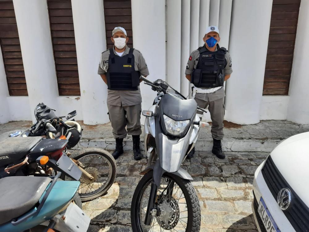 Diante dos fatos, a motoneta foi rebocada à delegacia de Polícia Civil e após serem realizados os trâmites legais, foi entregue ao proprietário legítimo (Foto: Reprodução)