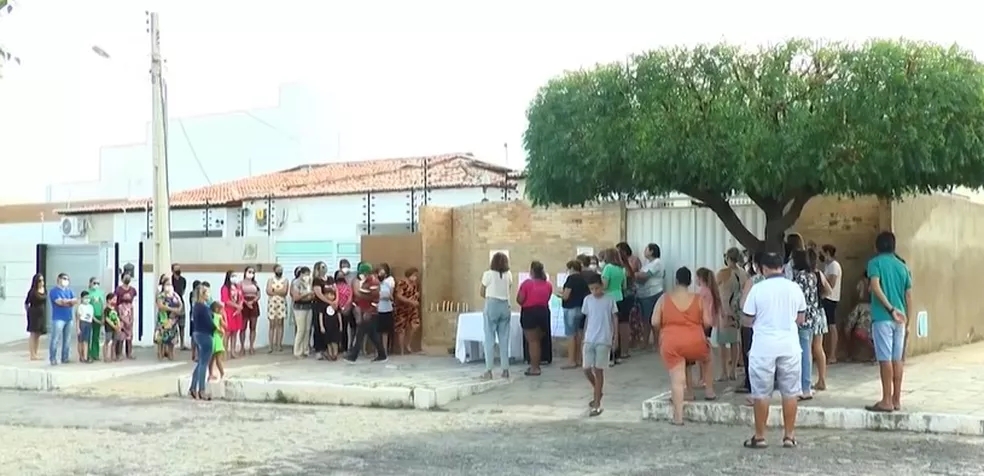 Casa em que a família morava em Patos, no Sertão da Paraíba — Foto: TV Sol/Reprodução