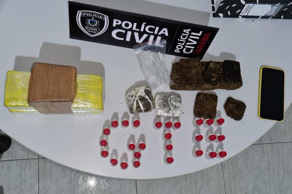 Em ambos os casos, os presos e os entorpecentes apreendidos foram levados à delegacia de Polícia Civil e apresentados a autoridade policial judiciária (Foto: Reprodução)