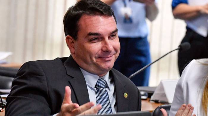MP do Rio quer as informações disponíveis sobre viagens realizadas pelo senador Flávio Bolsonaro. (Foto: Reprodução).