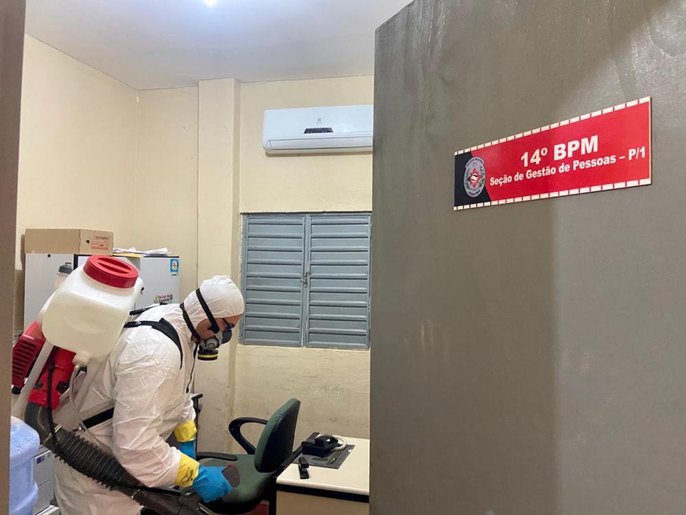Esse trabalho faz parte de um calendário criado para manter a regularidade da sanitização das instalações. (Foto: Divulgação).