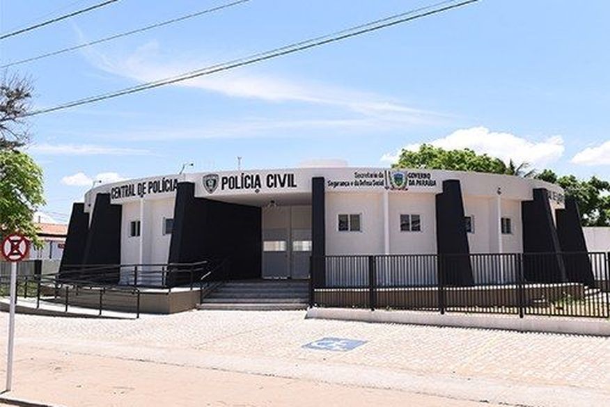 Ao perceber que iria ser preso, o suspeito quebrou o celular para evitar que o aparelho passasse por perícia. (Foto: Reprodução).