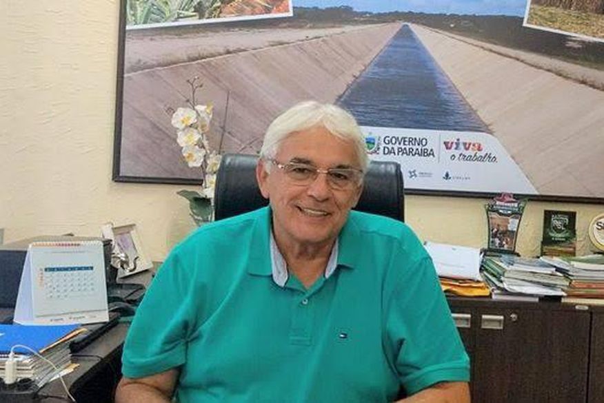 Efraim Morais entrega o cargo a João Azevêdo. (Foto: Reprodução).
