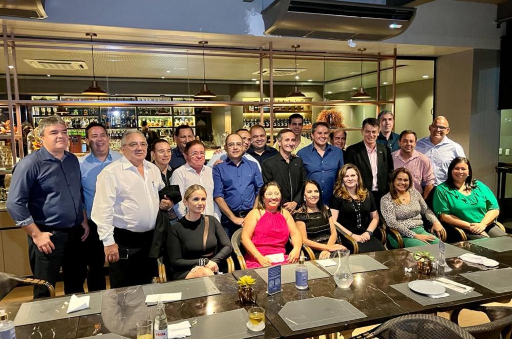 Efraim em jantar com membros da Federação das Câmaras dos Dirigentes Lojistas da Paraíba (Foto: Divulgação)