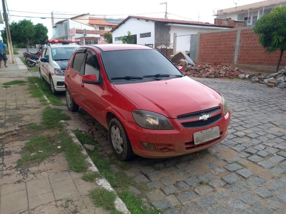 O suspeito e o veículo recuperado foram levados à delegacia da Polícia Civil para serem adotadas as medidas cabíveis ao caso (Foto: Reprodução)