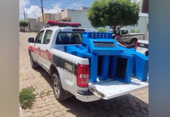 Posteriormente, as máquinas apreendidas foram levadas à delegacia de Polícia Civil para dar continuidade as medidas que determina a Lei (Foto: Reprodução)