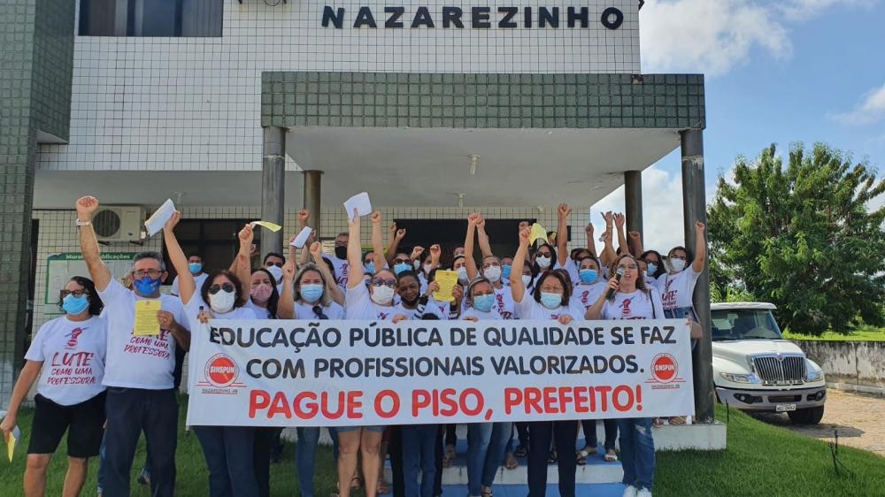Professores de Nazarezinho reclamam que prefeito Marcelo Vale diminuiu salários da categoria e presidente do Sindicato dispara: “Governo com princípios de ditadura”