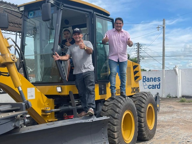 Lucas Braga anuncia retroescavadeira e motoniveladora para Marizópolis