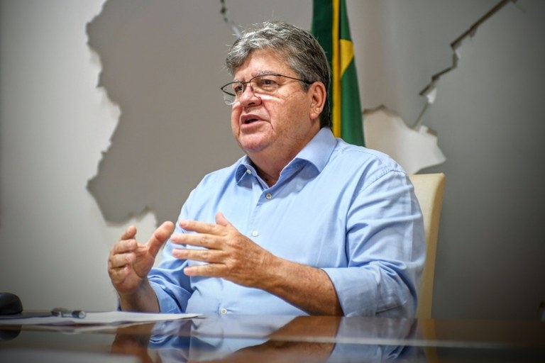TCE fixa prazo para o governo João Azevêdo substituir professores contratados por concursados