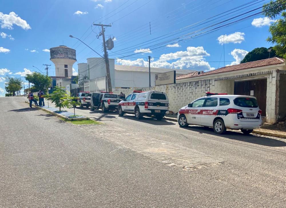 Na ocasião foram apreendidas algumas joias, tais como cordões, anéis e relógios. (Foto: Divulgação).