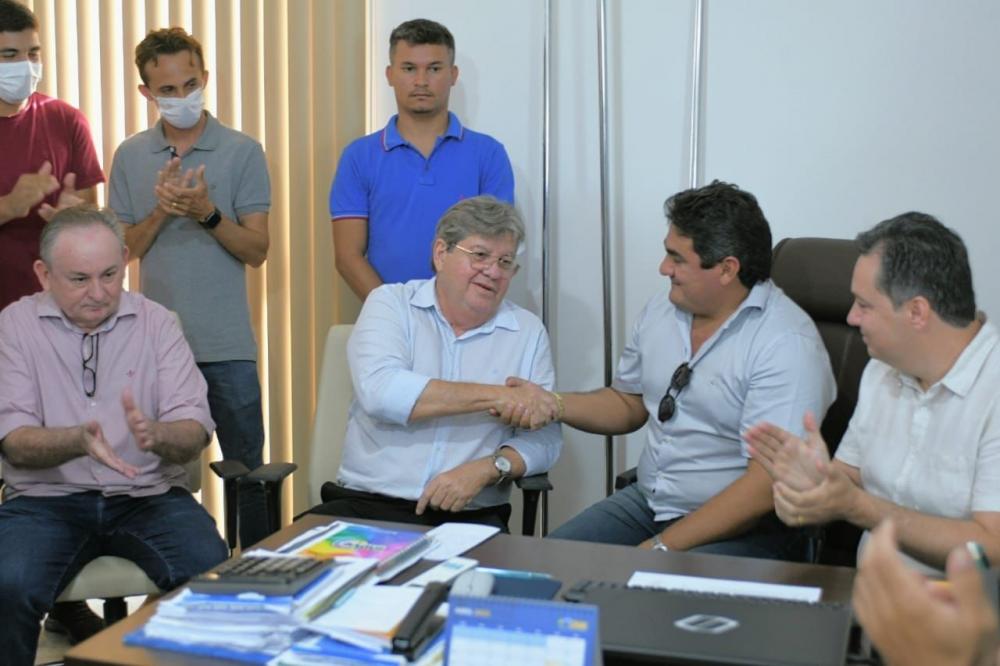 Em Marizópolis, Luquinha do Brasil recebe visita de João Azevêdo e agradece os investimentos do estado 