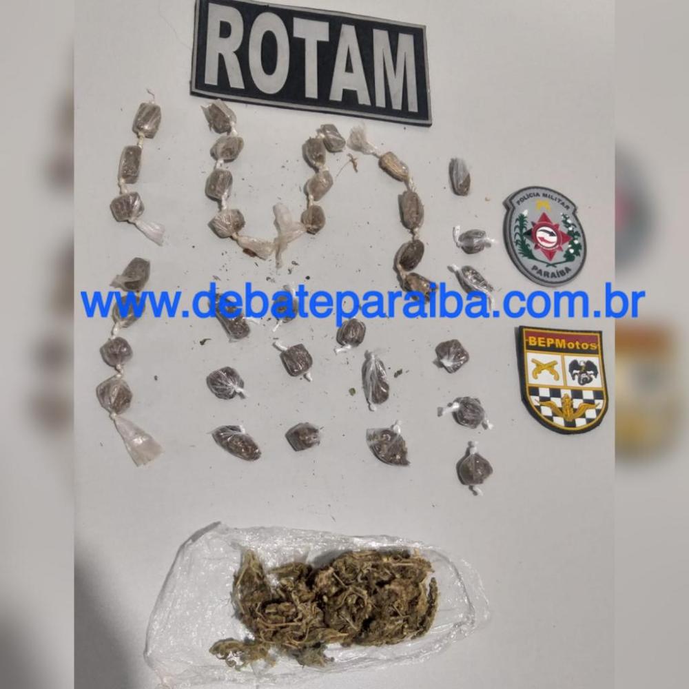 A droga apreendida foi levada à delegacia de Homicídios e Entorpecentes (DHE), para serem realizados os procedimentos cabíveis (Foto: Reprodução)