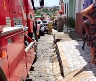 Uma vistoria foi realizada no local, onde não foram constatados danos físicos à estrutura da residência (Foto: Reprodução)