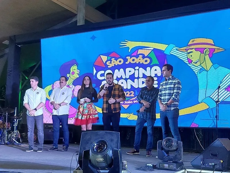 Juliette e Elba Ramalho se apresentam no Maior São João do Mundo (Foto: Reprodução).