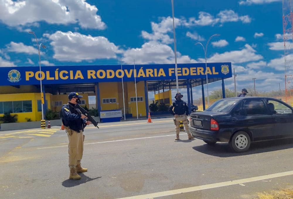 O reforço no policiamento ocorrerá entre os dias 21 e 24 de abril. Os crimes e as condutas que causam acidentes de trânsito serão o foco da fiscalização da PRF (Foto: Reprodução)